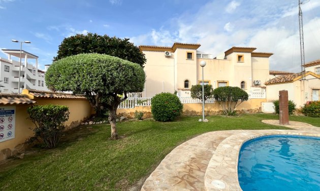 Resale - Quad House -
Villamartín - PAU 8
