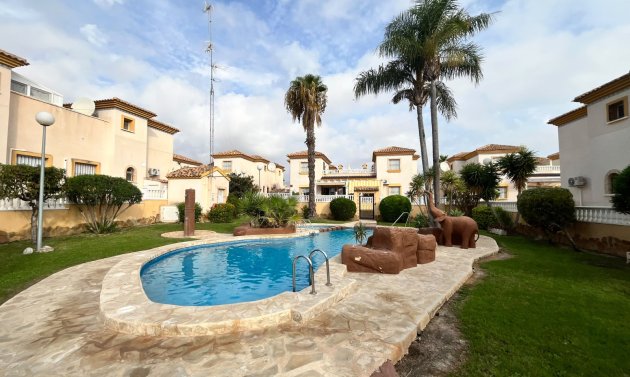 Resale - Quad House -
Villamartín - PAU 8