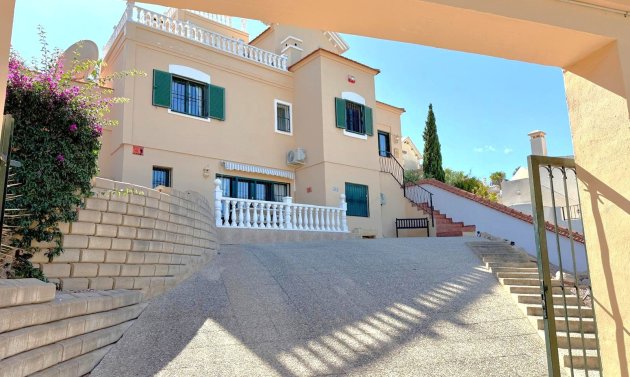 Resale - Villa -
Orihuela Costa - Los Dolses