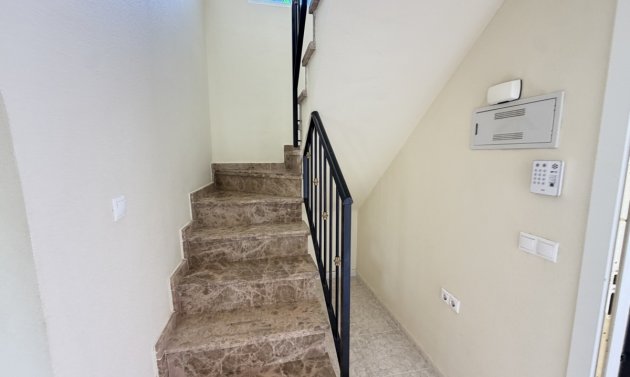 Wiederverkauf - Villa -
Villamartín - Villamartin