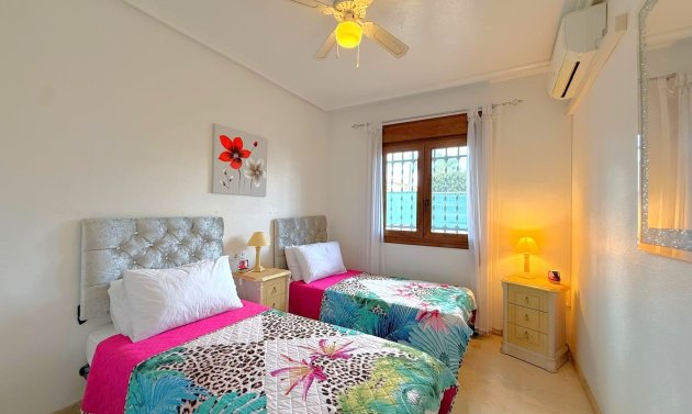 Resale - Townhouse -
Orihuela Costa - Villamartín