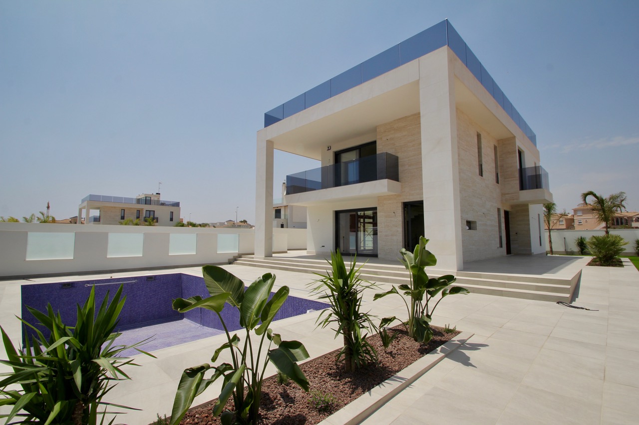 TOP QUALITY DETACHED VILLA TO BE CONSTRUCTED NEXT TO ZENIA BOULEVARD