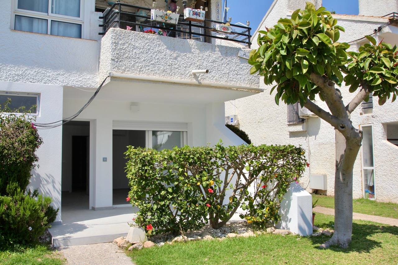 Villamartin Golf, Orihuela Costa: completely refurbished ground floor apartment 200 m. from bars and restaurants.