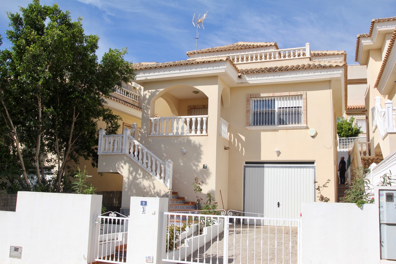 Detached villa in El Galan with sea view from the roof terrace.