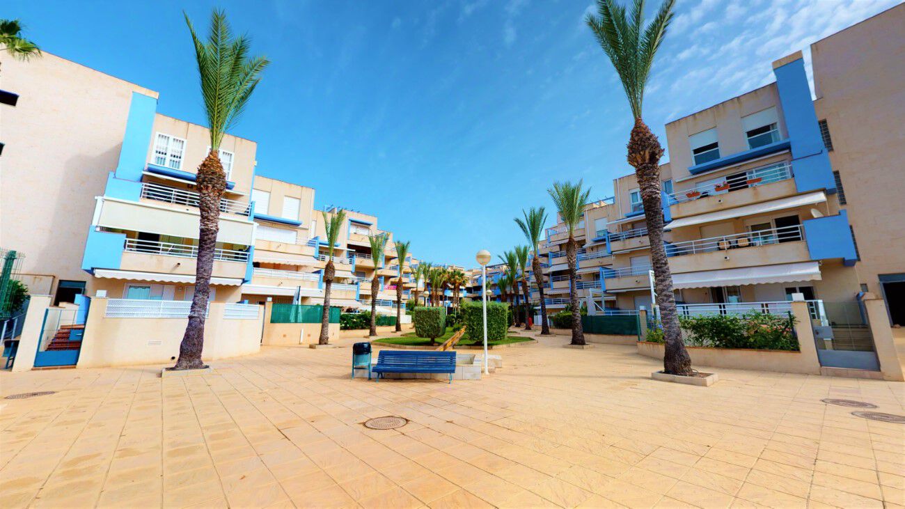 Fantastic apartment with sea views in the well-sought after destination of Cabo Roig