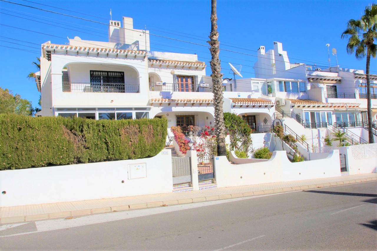 South facing townhouse in sought after location in Verdemar, Villamartin.