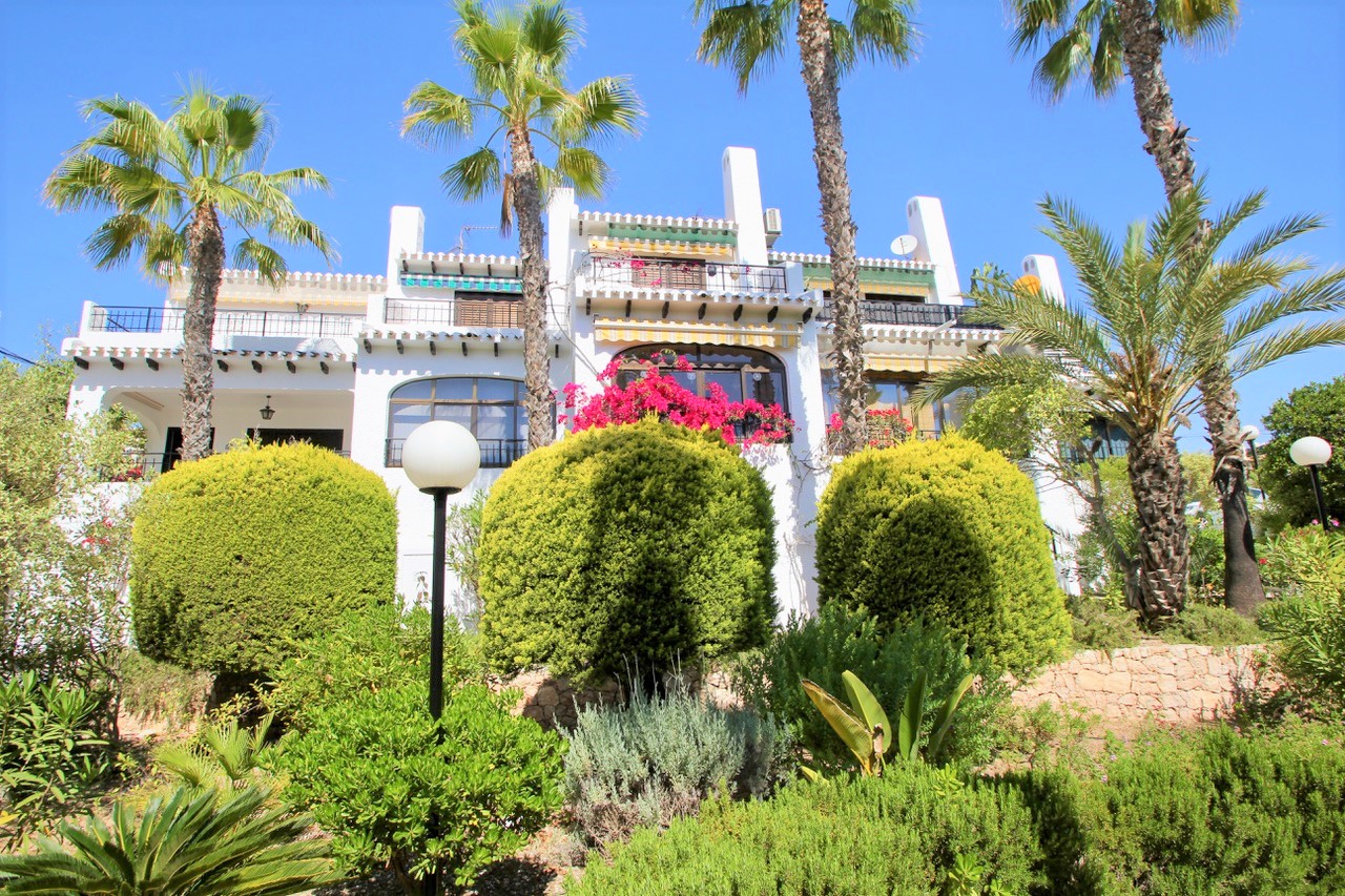 Cabo Roig, Orihuela Costa: an ideal townhouse 500 m from the beach: