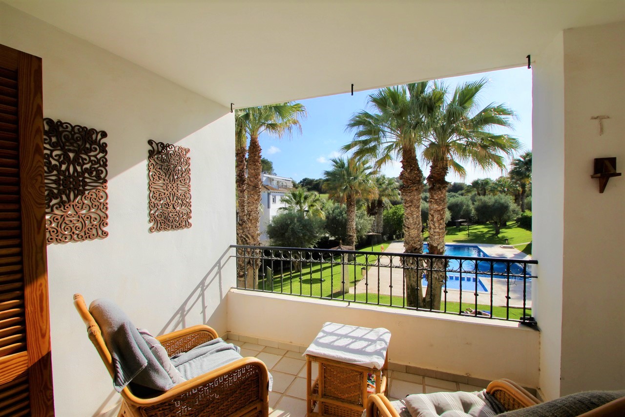 South – west facing 1 bedroom apartment with views over communal pool: