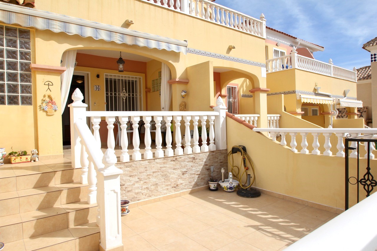Well maintained and renovated townhouse close to all amenities on Orihuela Costa