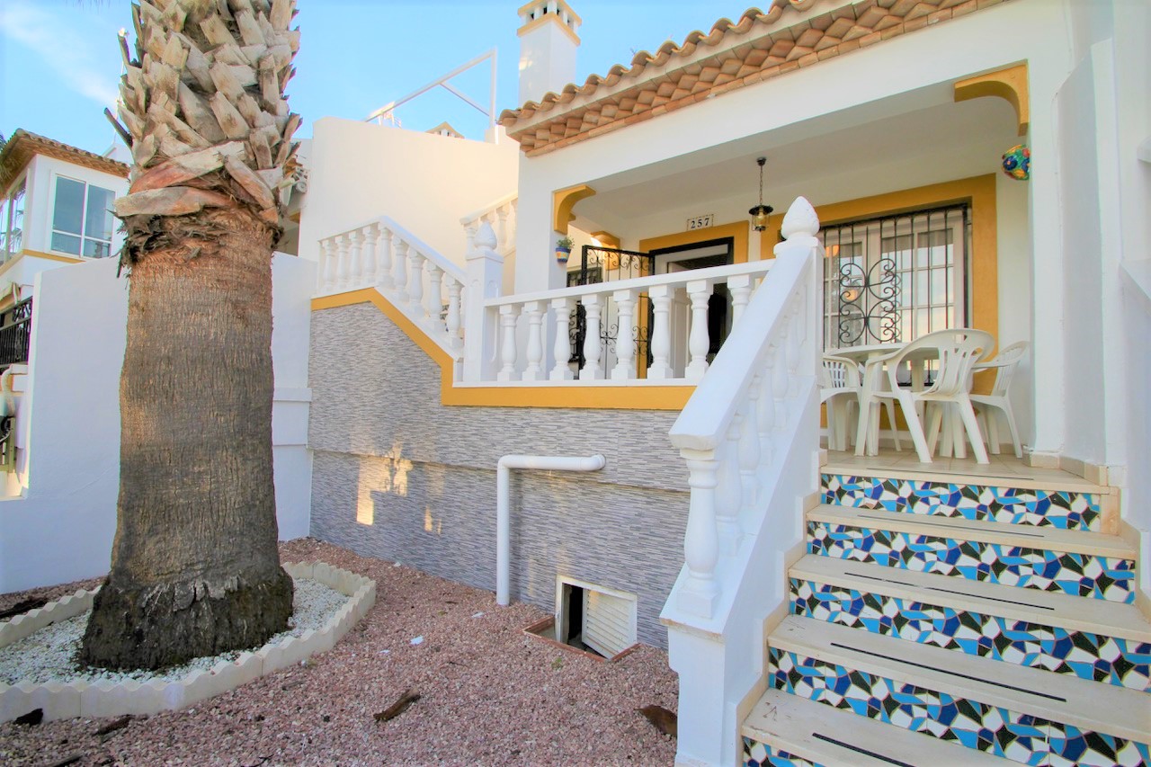 Terraced villa in sough after location with views over green area